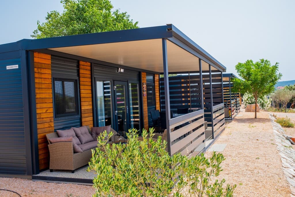 Dom z basenem - Pirovac